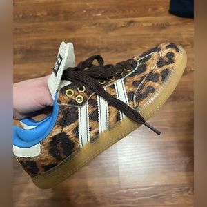 Adidas sambas cheetah & blue print women’s shoes